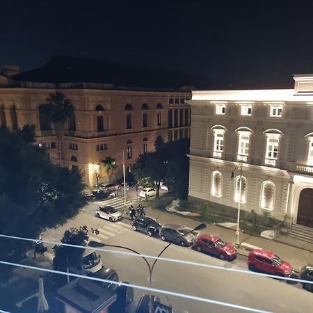 Al Teatro Verdi Luxury Apartment Salerno Bagian luar foto