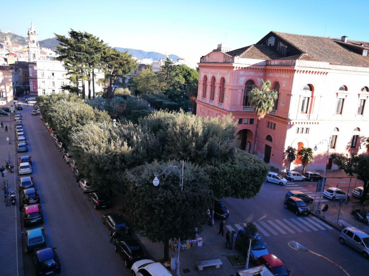 Al Teatro Verdi Luxury Apartment Salerno Bagian luar foto